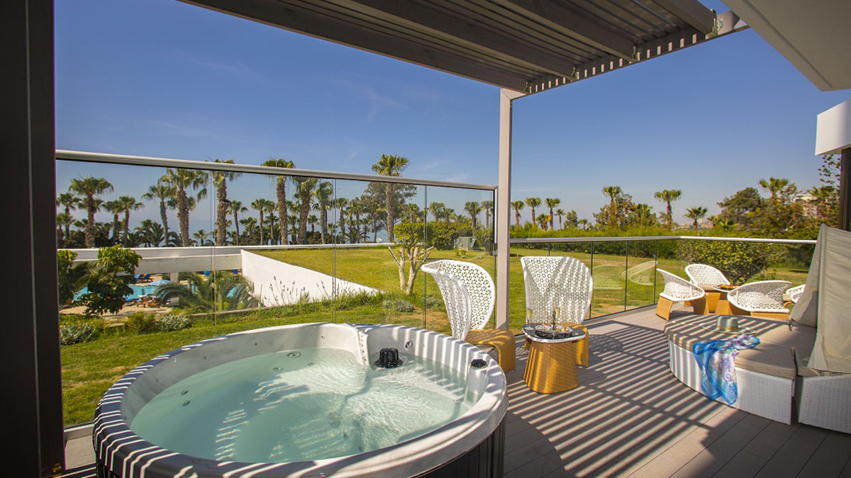 Executive Suite Garden view ( Patio Jacuzzi)